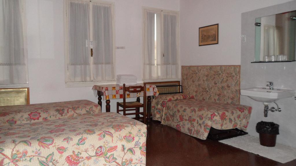 Hotel Locanda Ca' Foscari Venedig Zimmer foto